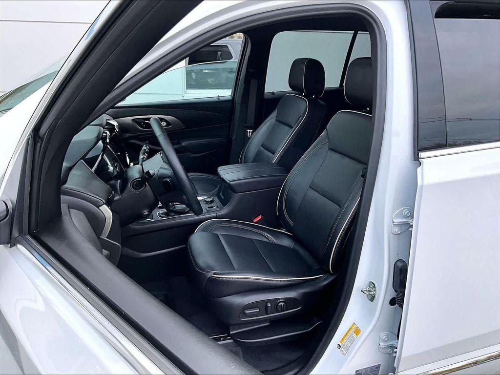 used 2023 Chevrolet Traverse car, priced at $39,228