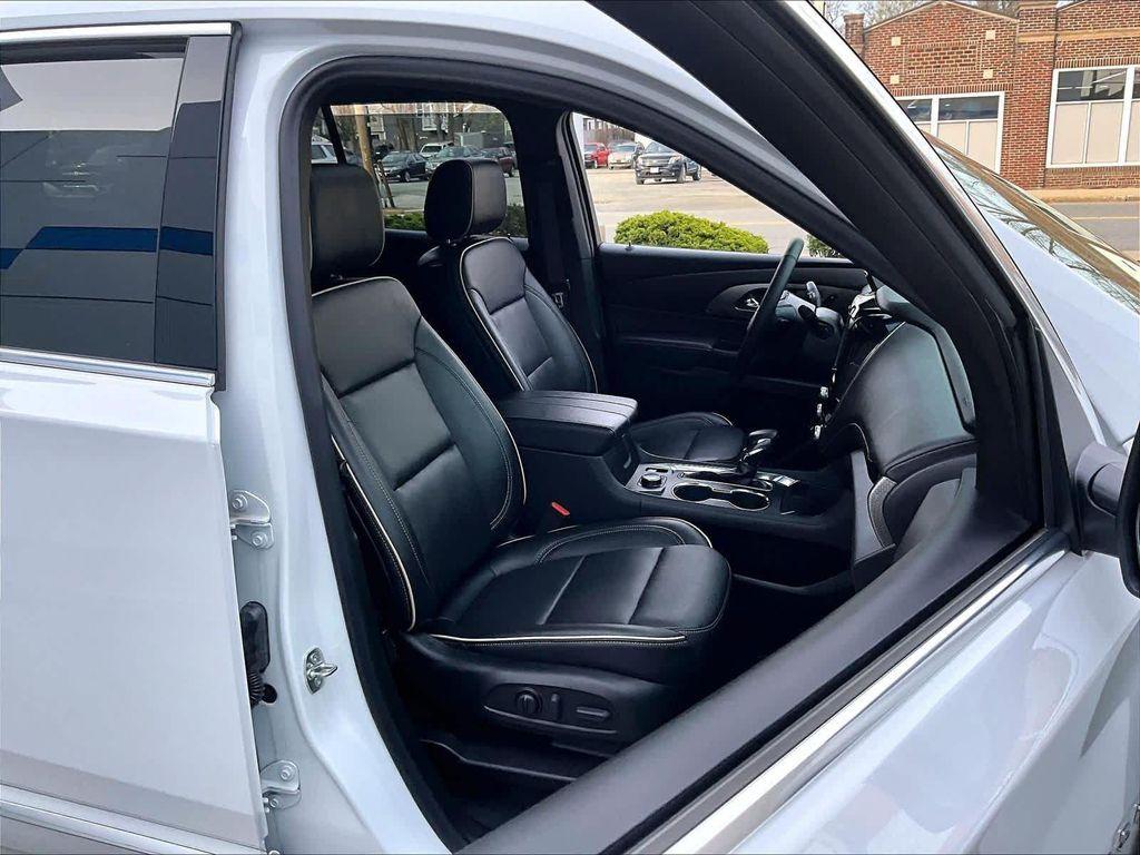 used 2023 Chevrolet Traverse car, priced at $39,228