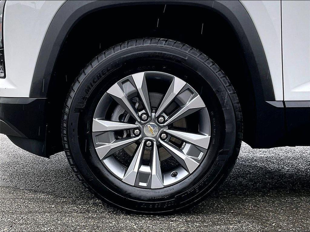 used 2025 Chevrolet Equinox car, priced at $27,156