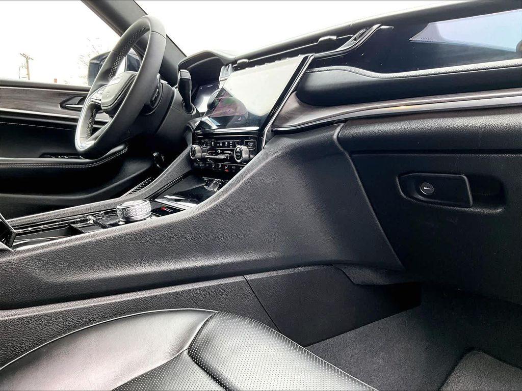 used 2023 Jeep Grand Cherokee car, priced at $38,990