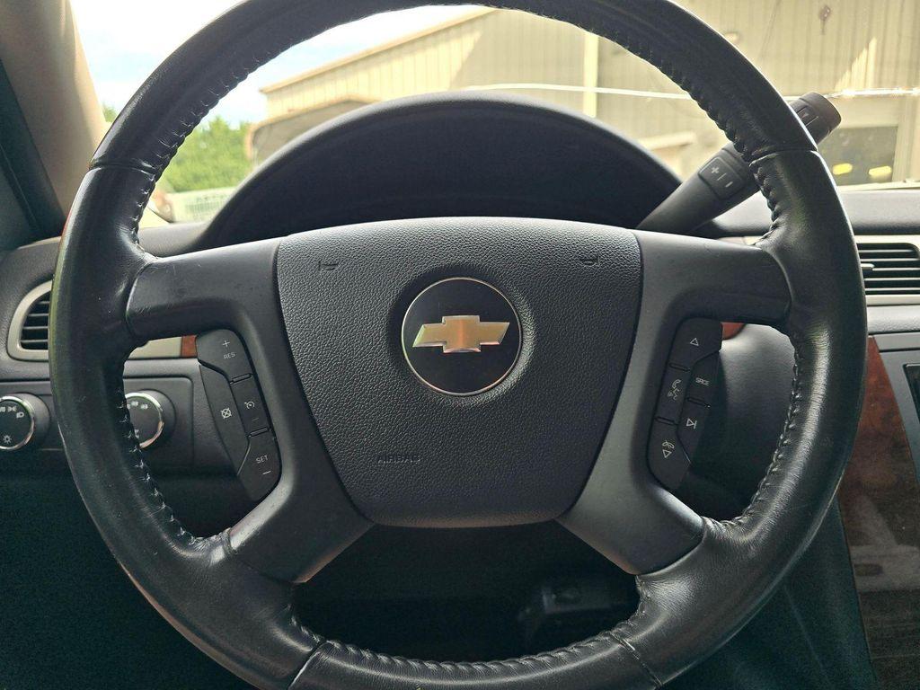 used 2009 Chevrolet Avalanche car, priced at $17,699