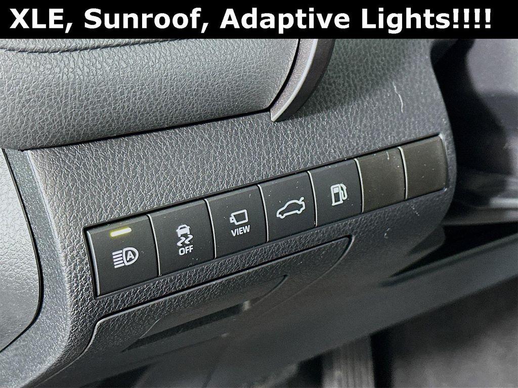 used 2018 Toyota Camry Hybrid car, priced at $20,497