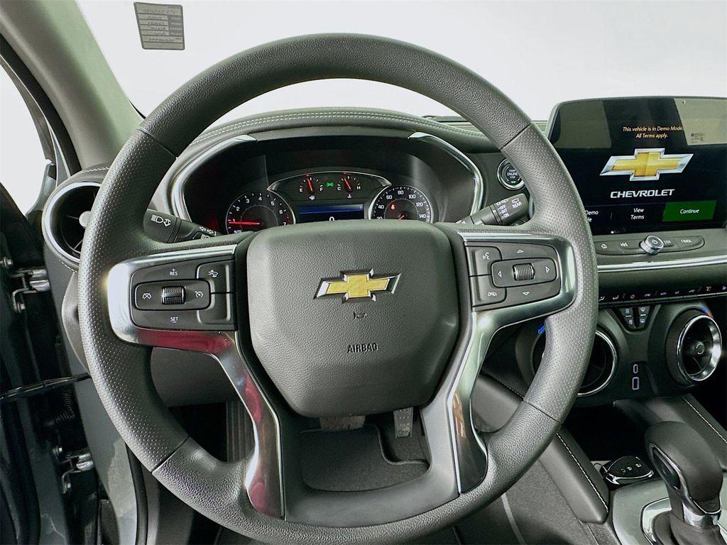 new 2025 Chevrolet Blazer car, priced at $36,569