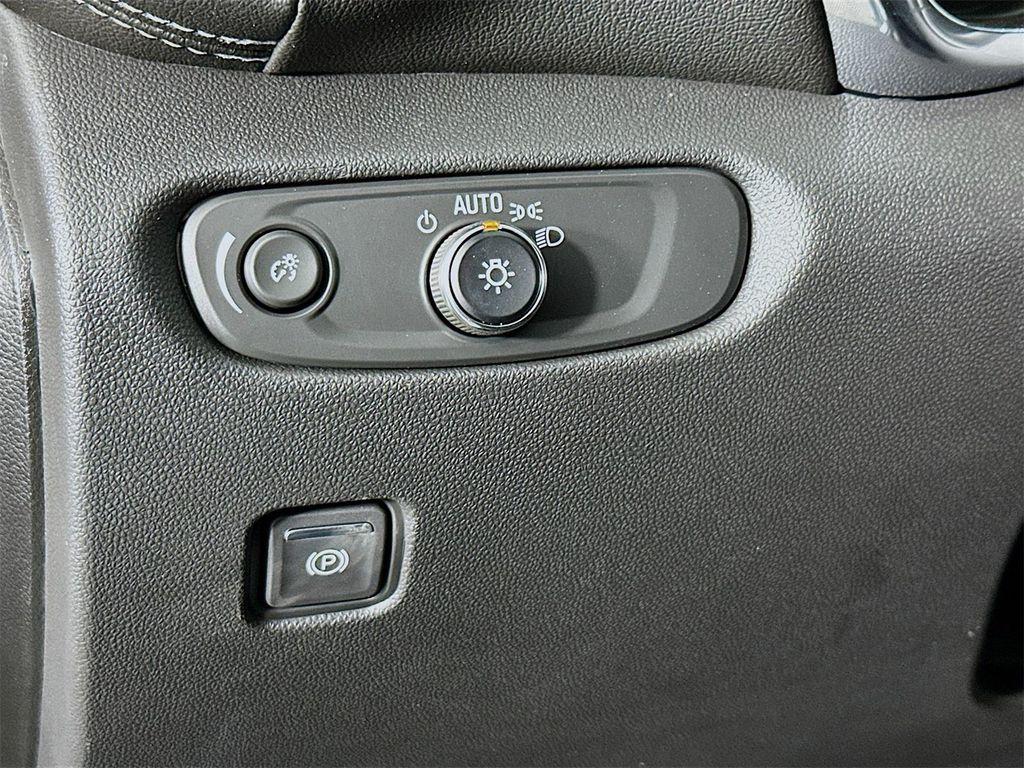 new 2025 Chevrolet Blazer car, priced at $35,643