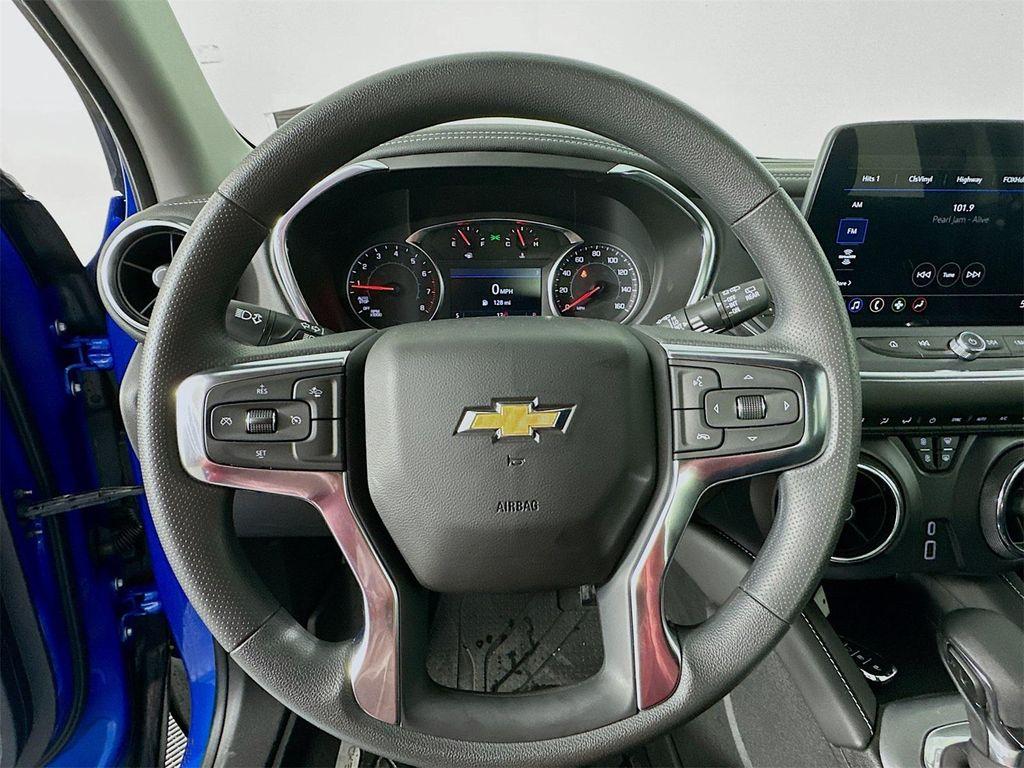 new 2025 Chevrolet Blazer car, priced at $35,918