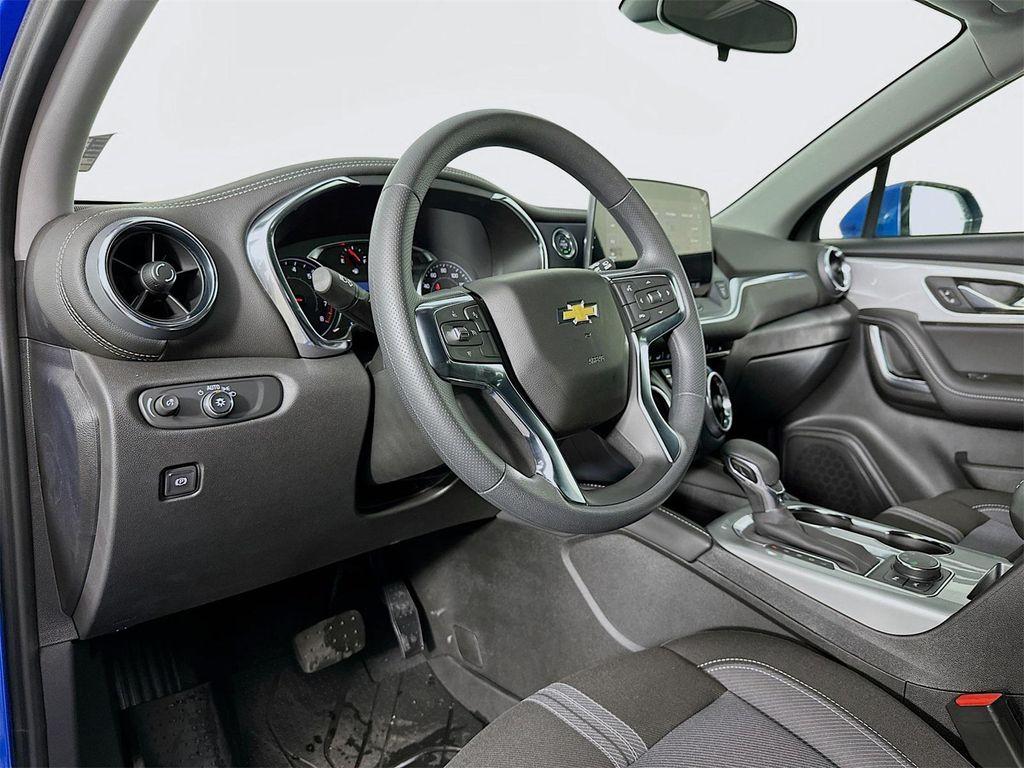 new 2025 Chevrolet Blazer car, priced at $35,918