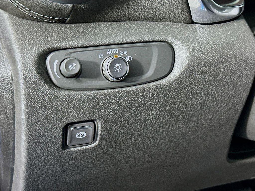 new 2025 Chevrolet Blazer car, priced at $35,719