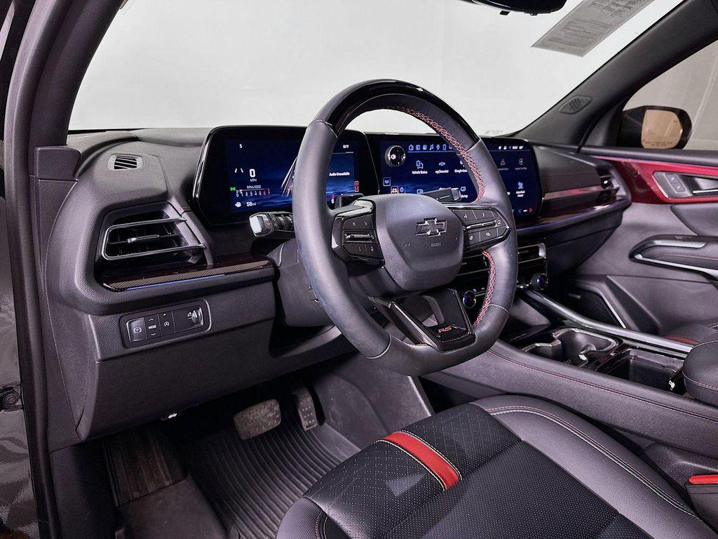 used 2025 Chevrolet Traverse car, priced at $47,628