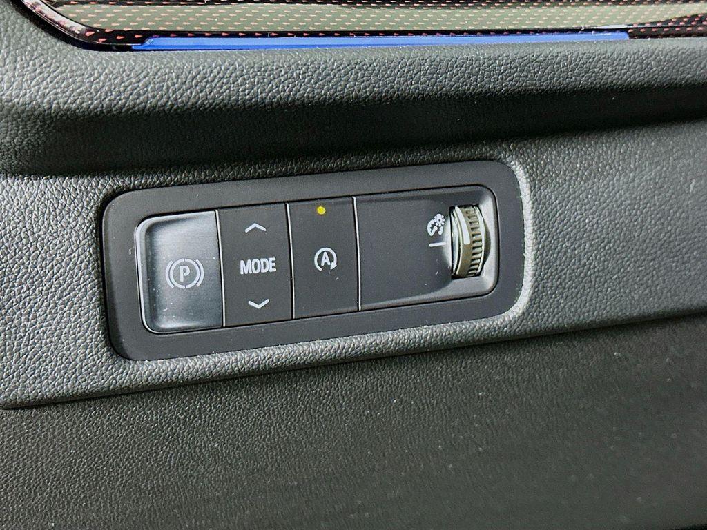 used 2025 Chevrolet Traverse car, priced at $47,628