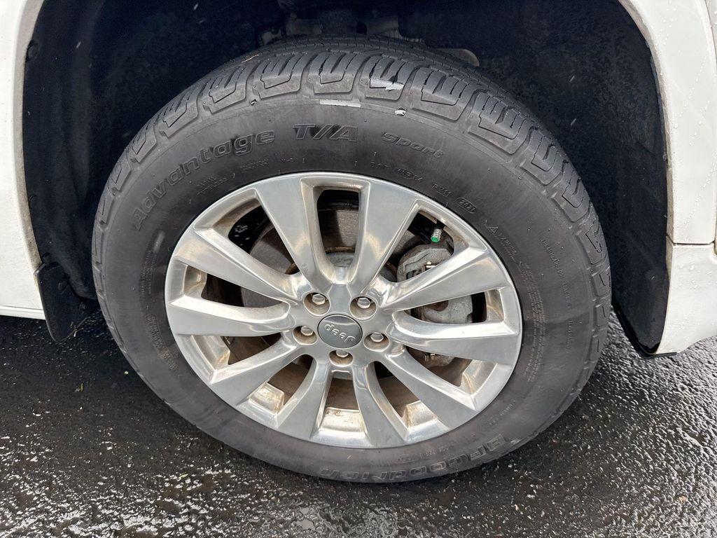 used 2016 Jeep Cherokee car, priced at $15,319