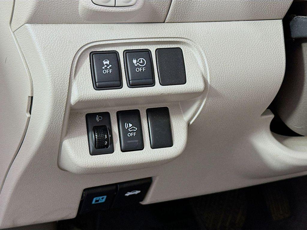 used 2011 Nissan Leaf car, priced at $5,867