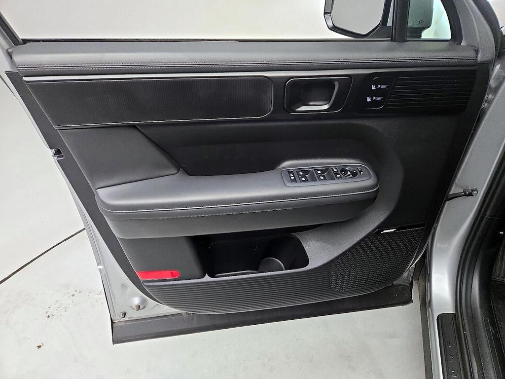 used 2025 Hyundai Santa Fe car, priced at $39,998