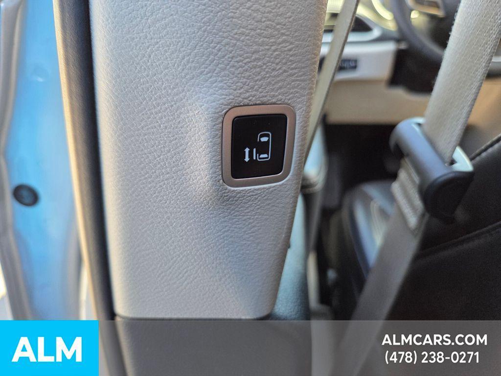 used 2023 Chrysler Pacifica Hybrid car, priced at $22,720