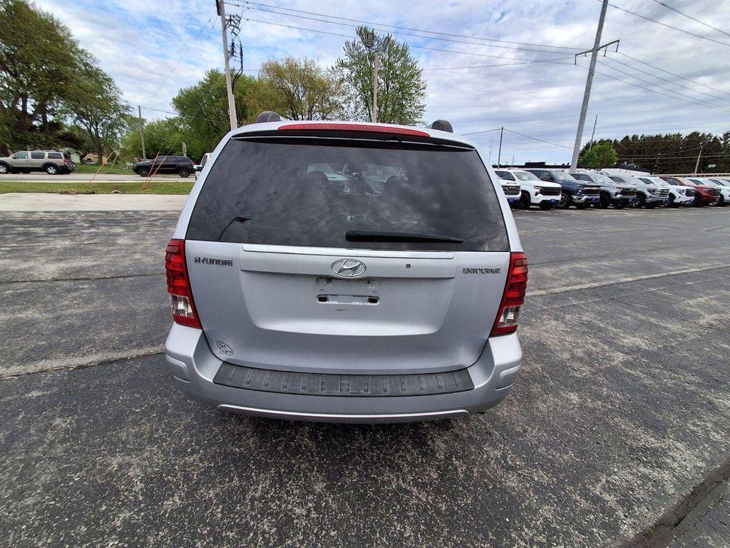used 2007 Hyundai Entourage car, priced at $5,378