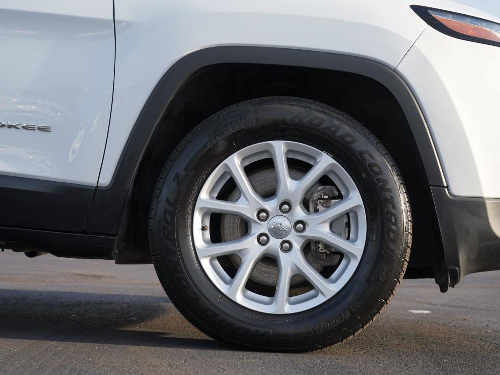 used 2018 Jeep Cherokee car, priced at $13,349