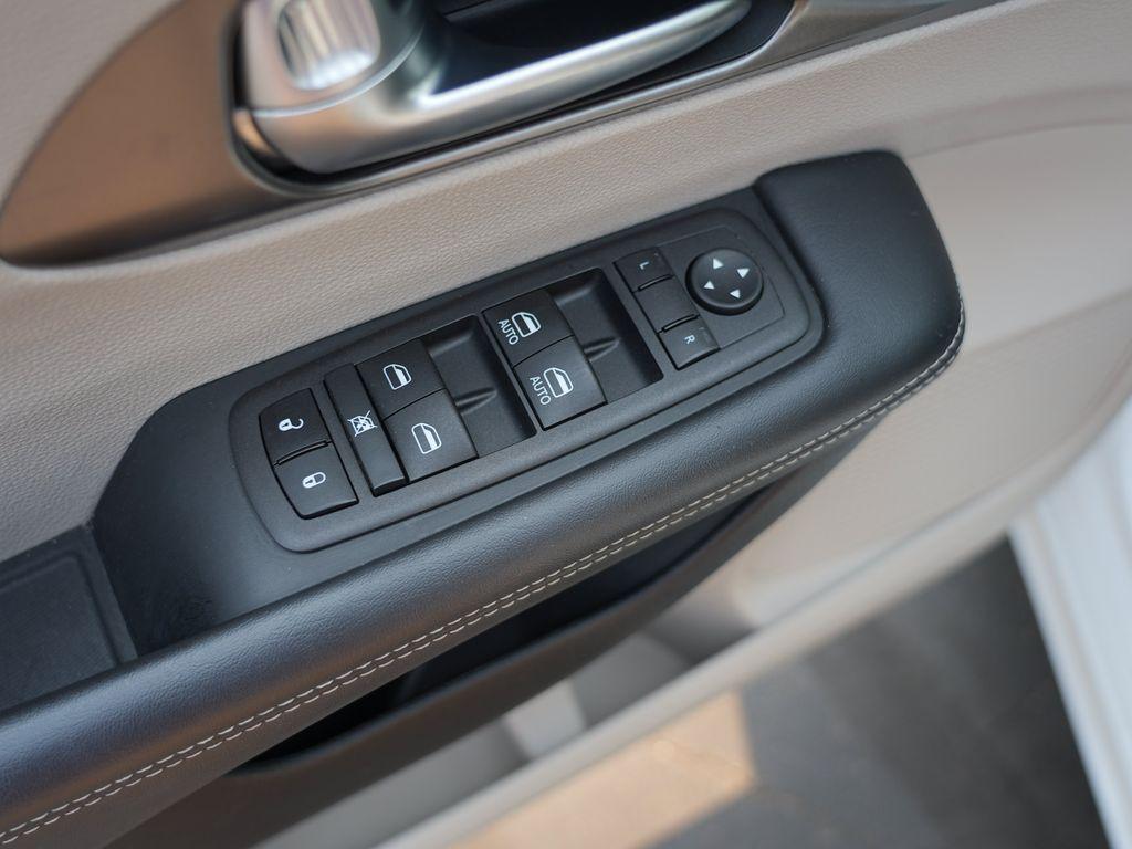 used 2023 Chrysler Pacifica car, priced at $23,349
