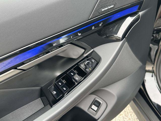 BMW 5 Series view 24