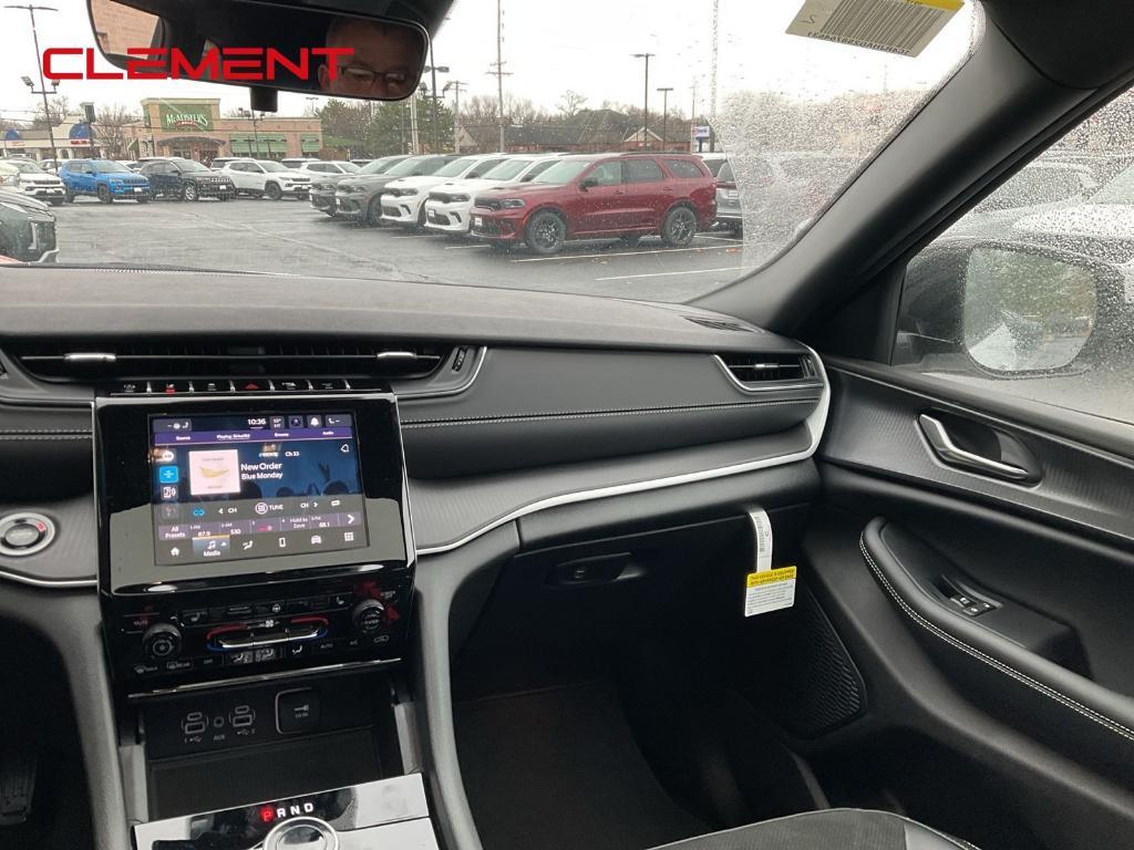 new 2025 Jeep Grand Cherokee car, priced at $42,125