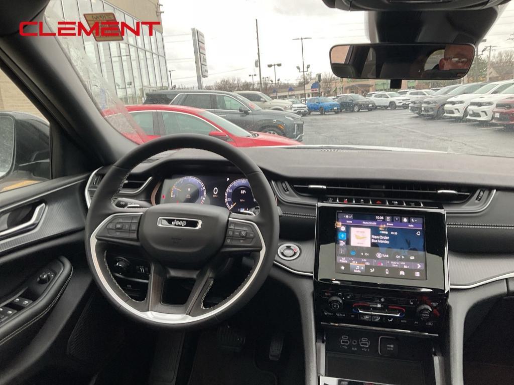 new 2025 Jeep Grand Cherokee car, priced at $42,125