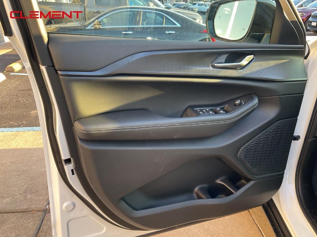 new 2025 Jeep Grand Cherokee L car, priced at $41,127