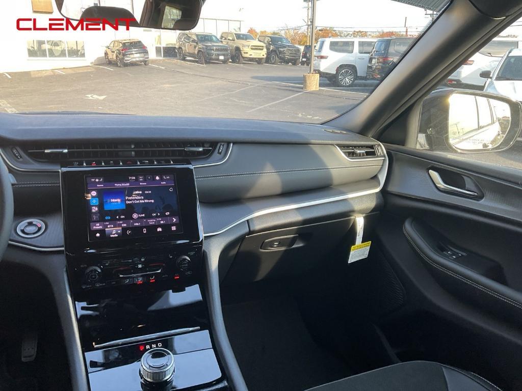 new 2025 Jeep Grand Cherokee L car, priced at $39,663