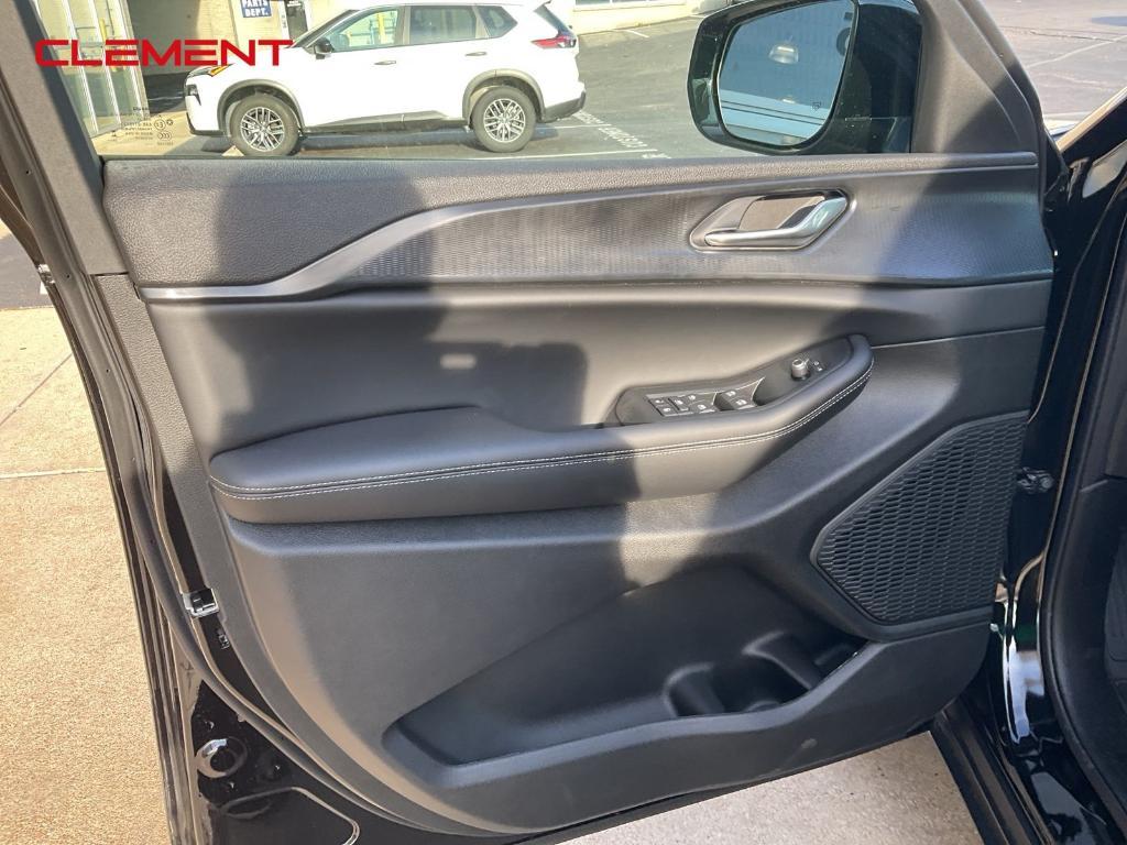 new 2025 Jeep Grand Cherokee L car, priced at $39,663