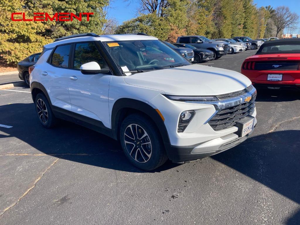used 2025 Chevrolet Equinox car, priced at $25,600