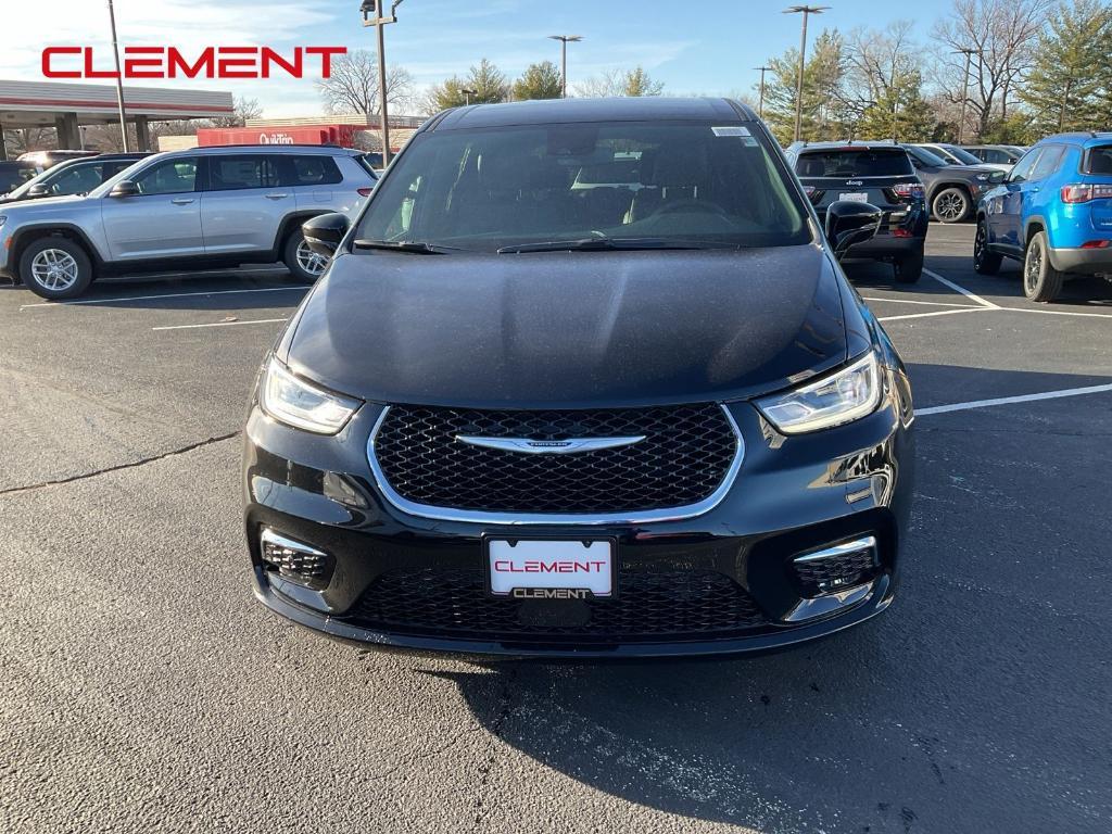 new 2026 Chrysler Pacifica car, priced at $41,645