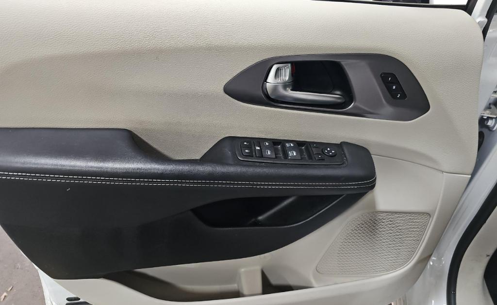 used 2024 Chrysler Pacifica car, priced at $29,000