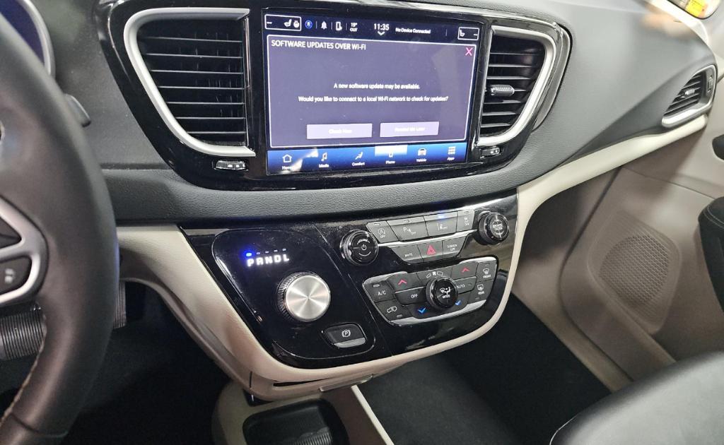 used 2024 Chrysler Pacifica car, priced at $29,000