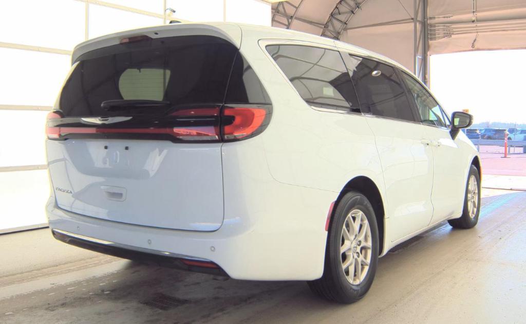 used 2024 Chrysler Pacifica car, priced at $29,000