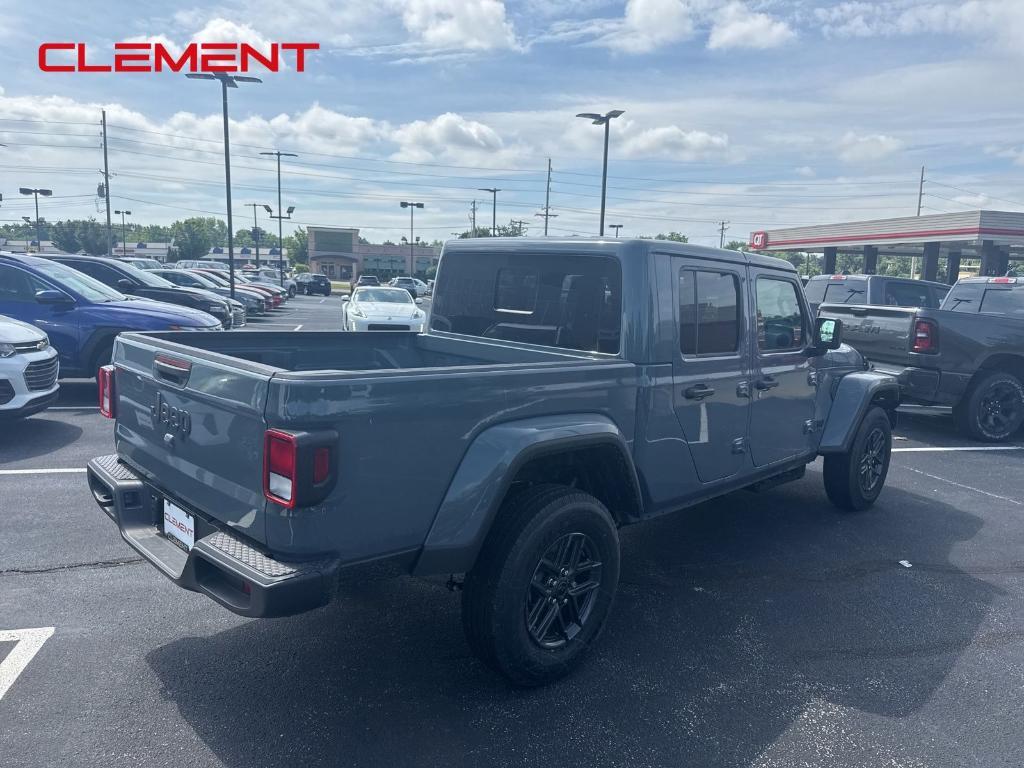 new 2026 Jeep Gladiator car, priced at $45,970