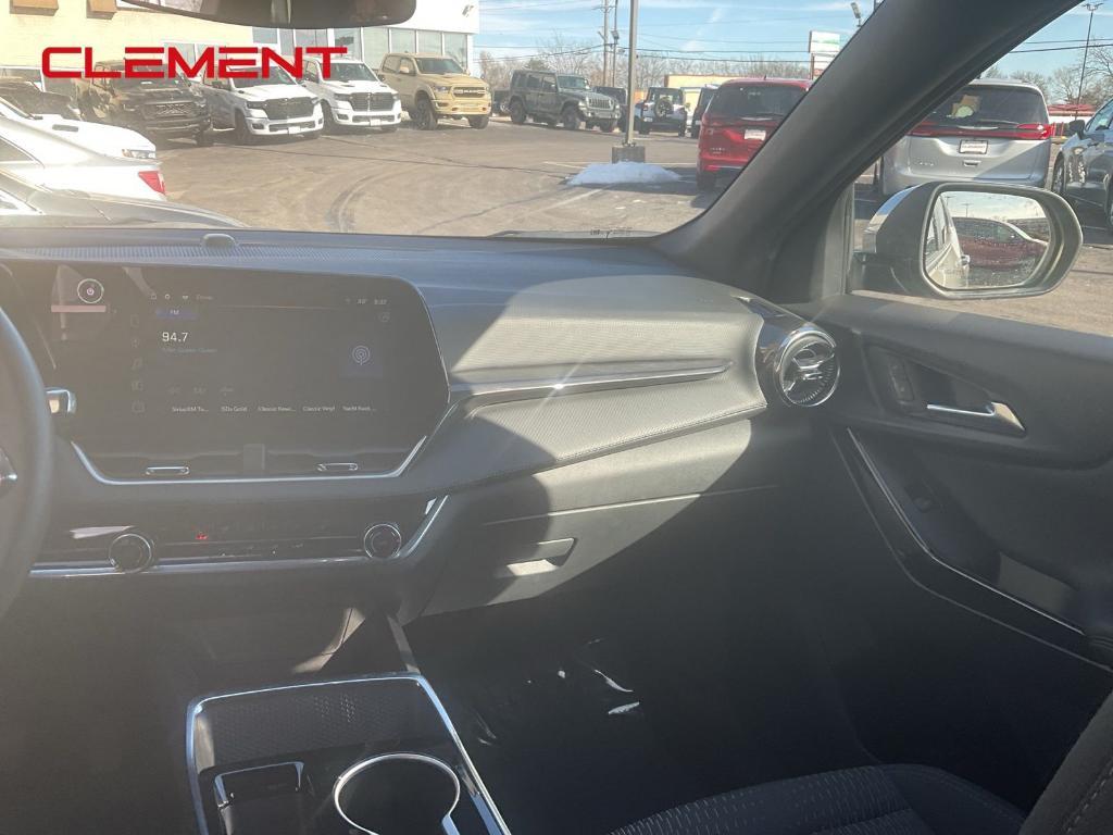 used 2025 Chevrolet Equinox car, priced at $26,000