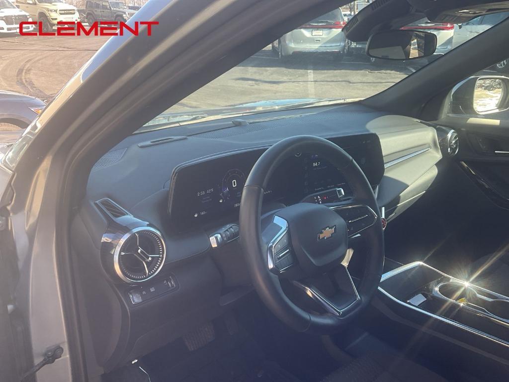 used 2025 Chevrolet Equinox car, priced at $26,000