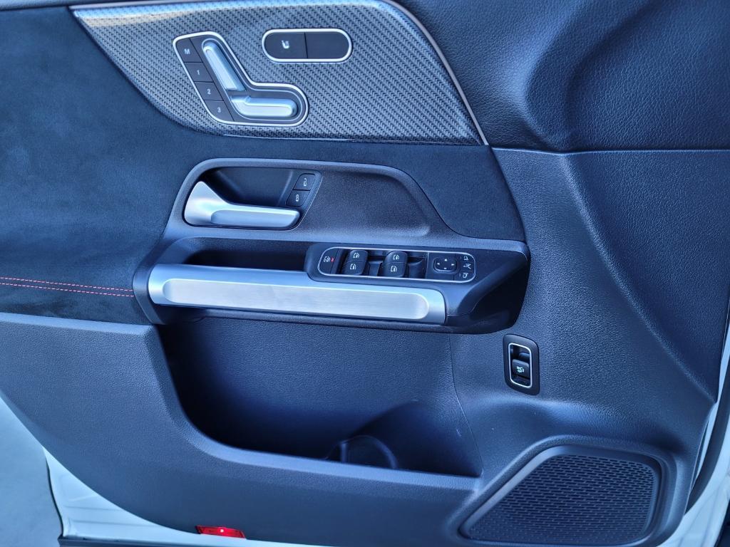 used 2022 Mercedes-Benz GLB 250 car, priced at $25,929