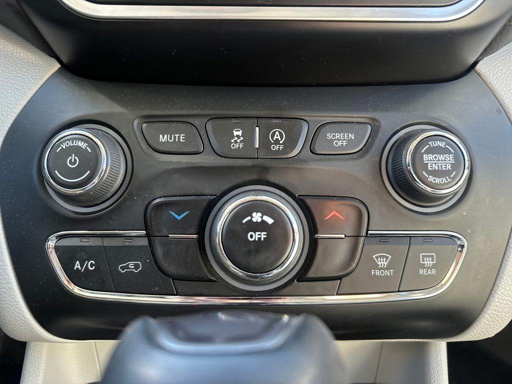 used 2021 Jeep Cherokee car, priced at $17,125