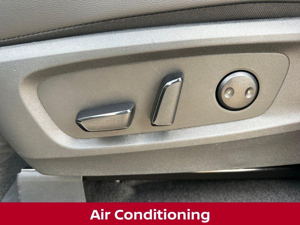 new 2025 Nissan Pathfinder car, priced at $37,868