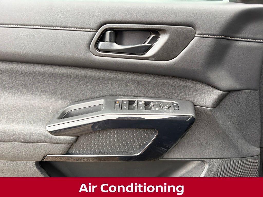 new 2025 Nissan Pathfinder car, priced at $35,584