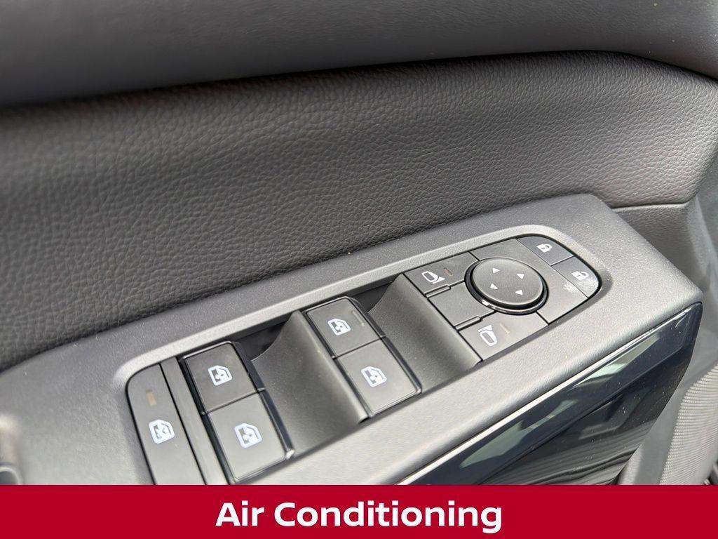 new 2025 Nissan Pathfinder car, priced at $35,084