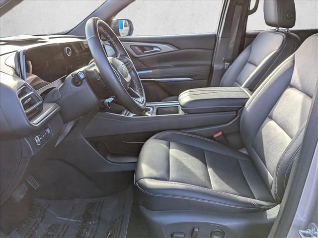 used 2025 Chevrolet Traverse car, priced at $35,256