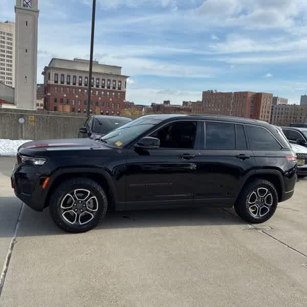 used 2022 Jeep Grand Cherokee car, priced at $33,576