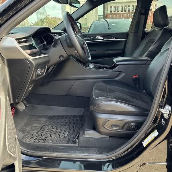 used 2022 Jeep Grand Cherokee car, priced at $33,576