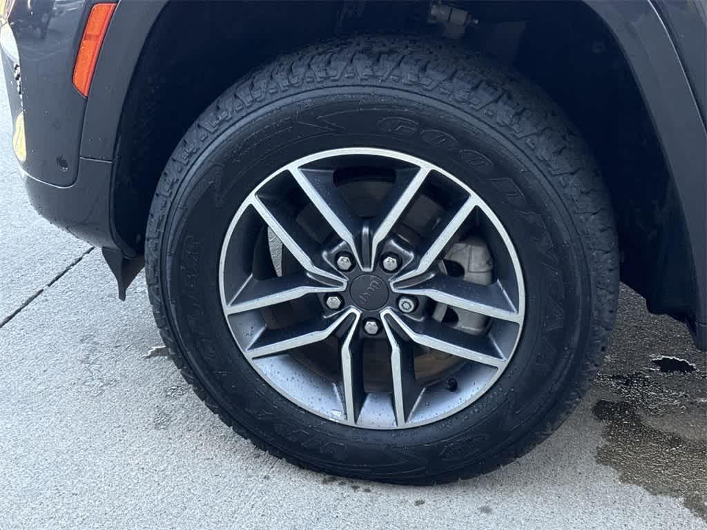 used 2022 Jeep Grand Cherokee car, priced at $35,205