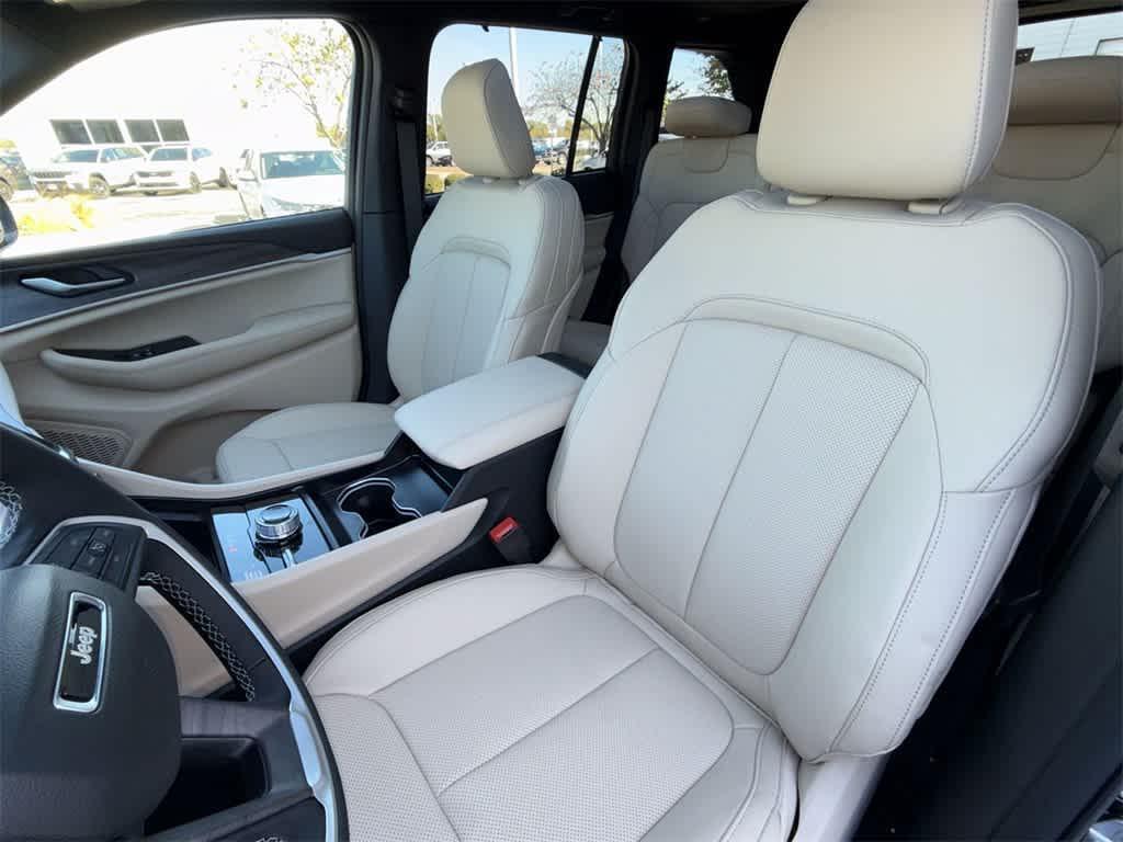 new 2025 Jeep Grand Cherokee car, priced at $45,869