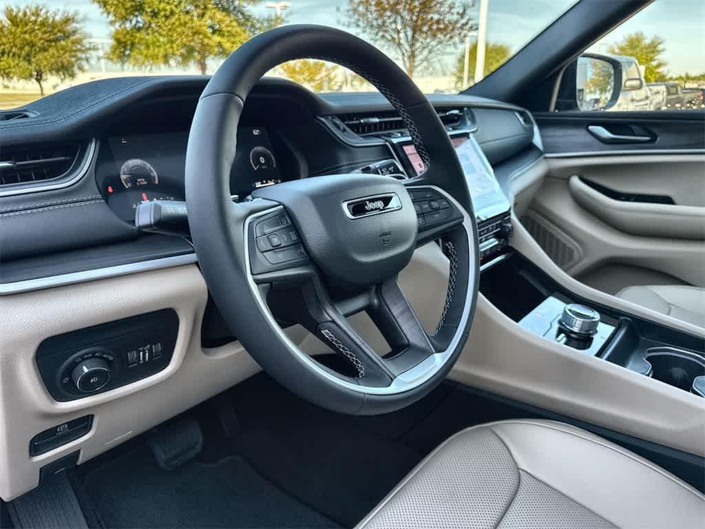 new 2025 Jeep Grand Cherokee car, priced at $45,869