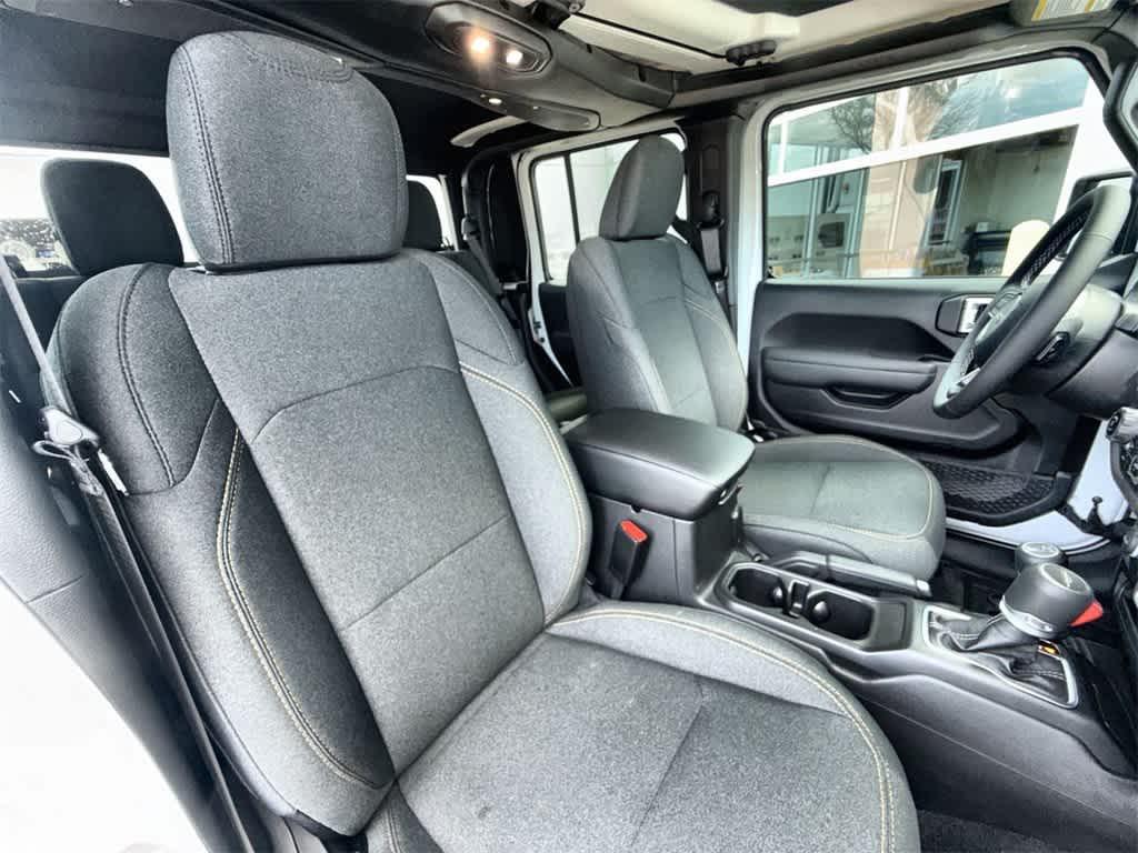 new 2025 Jeep Gladiator car, priced at $46,731