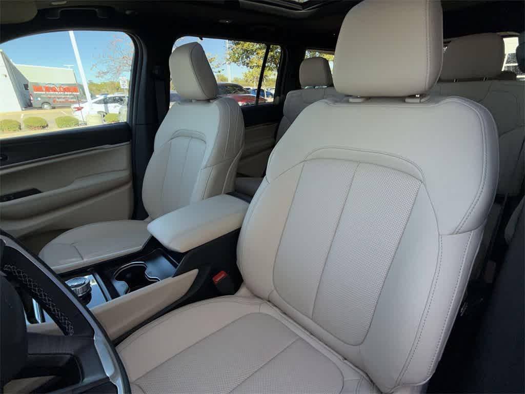 new 2025 Jeep Grand Cherokee L car, priced at $48,133