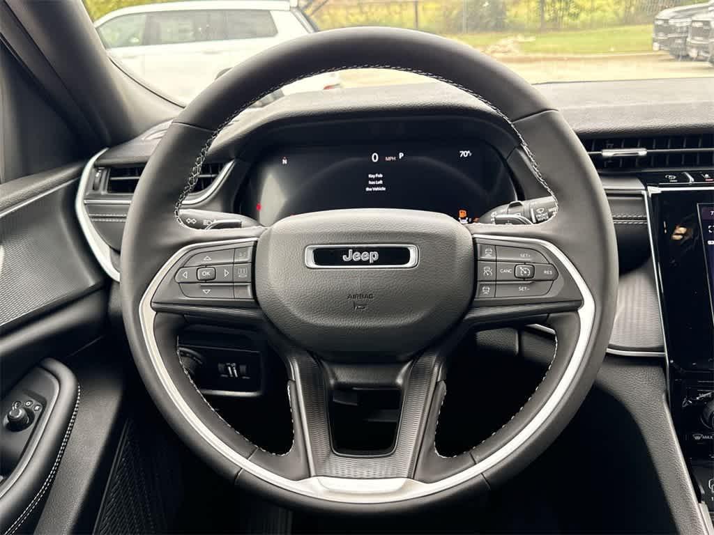 new 2025 Jeep Grand Cherokee car, priced at $37,915