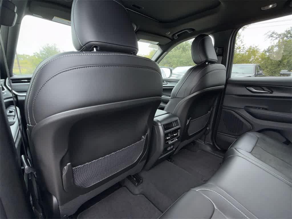 new 2025 Jeep Grand Cherokee car, priced at $37,915