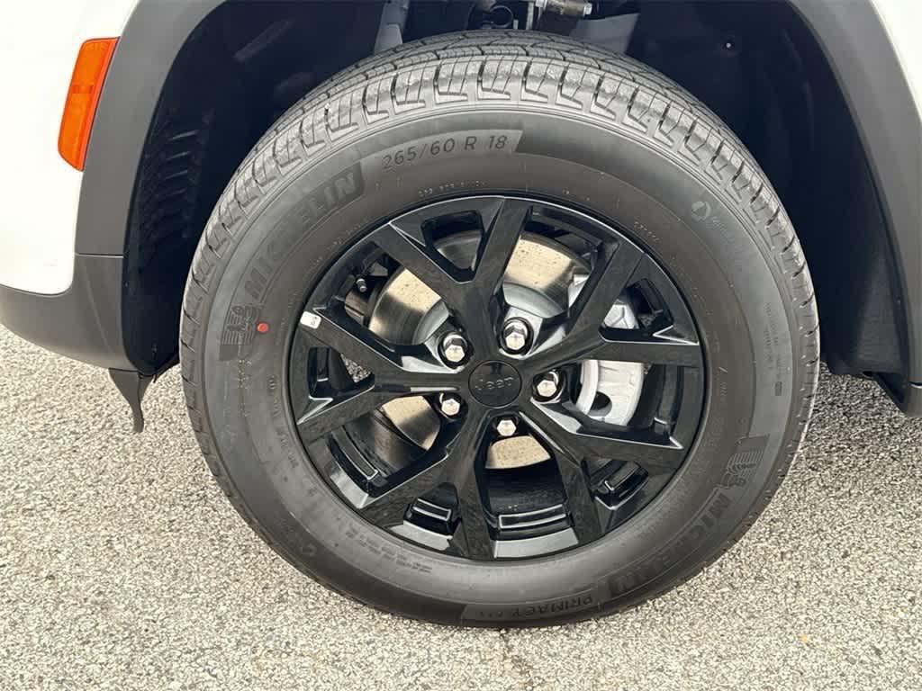 new 2025 Jeep Grand Cherokee car, priced at $37,915